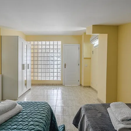 Red Large Family Apartment, Three Floors, 10 Guests Costa Adeje