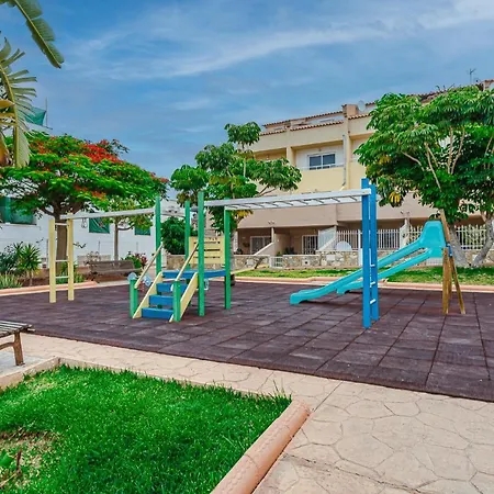Red Large Family Apartment, Three Floors, 10 Guests Daire Costa Adeje