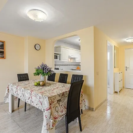 Red Large Family Apartment, Three Floors, 10 Guests Daire Costa Adeje