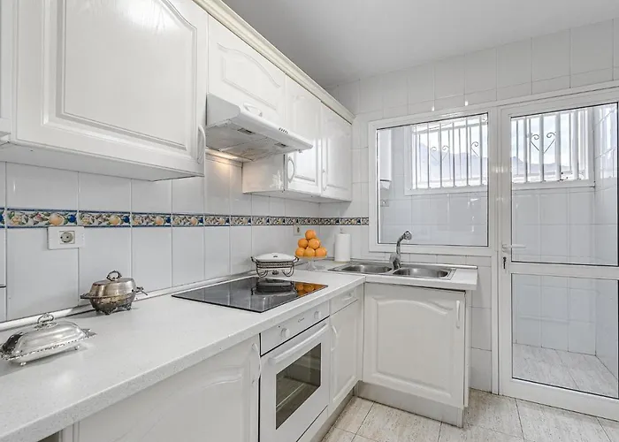 Red Large Family Apartment, Three Floors, 10 Guests Apartment