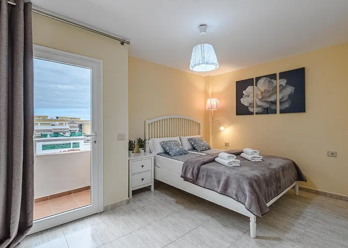 Red Large Family Apartment, Three Floors, 10 Guests Apartment Costa Adeje (Tenerife)