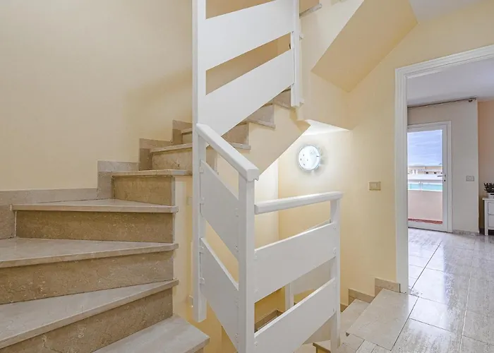 Red Large Family Apartment, Three Floors, 10 Guests Apartman Costa Adeje (Tenerife)