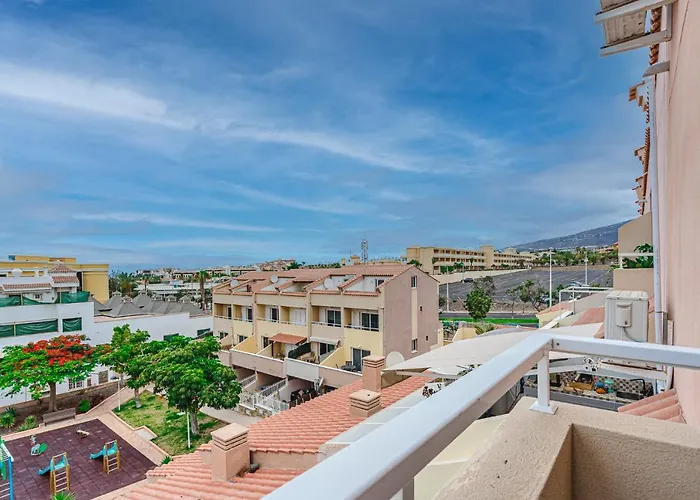 Red Large Family Apartment, Three Floors, 10 Guests Costa Adeje