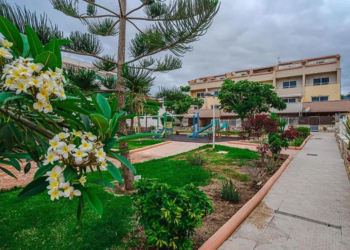 Apartman Red Large Family Apartment, Three Floors, 10 Guests *