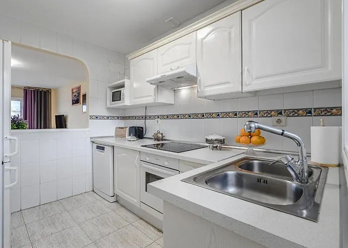 Daire Red Large Family Apartment, Three Floors, 10 Guests *