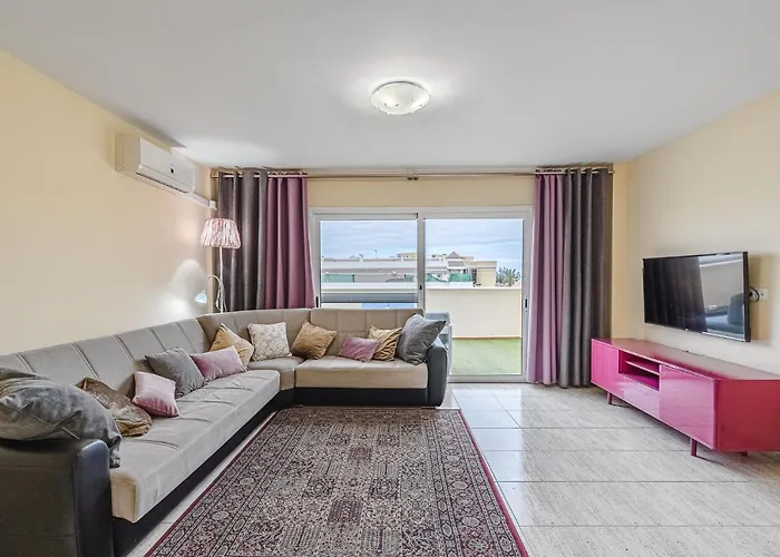 Daire Red Large Family Apartment, Three Floors, 10 Guests