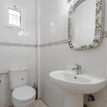 Red Large Family Apartment, Three Floors, 10 Guests 아파트 아데제