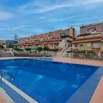 Red Large Family Apartment, Three Floors, 10 Guests 아파트