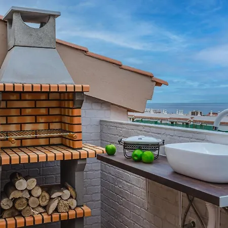 Red Large Family Apartment, Three Floors, 10 Guests Apartment Costa Adeje (Tenerife)