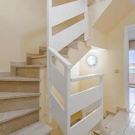 Red Large Family Apartment, Three Floors, 10 Guests Apartment Costa Adeje (Tenerife)