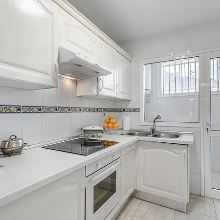 Red Large Family Apartment, Three Floors, 10 Guests Apartment