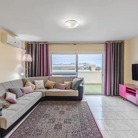 Apartamento Red Large Family Apartment, Three Floors, 10 Guests