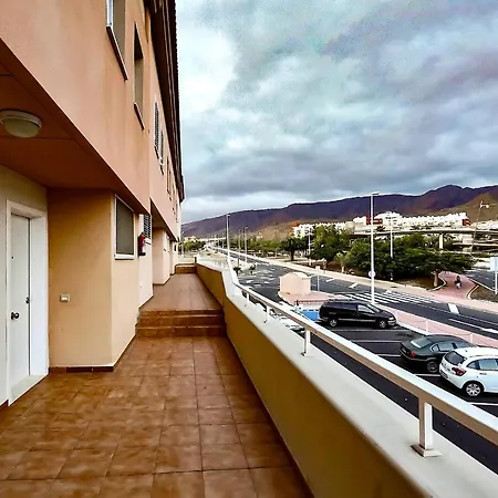 Red Large Family Apartment, Three Floors, 10 Guests