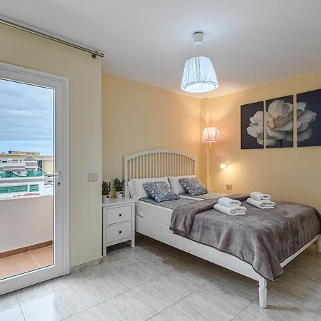 Red Large Family Apartment, Three Floors, 10 Guests Apartamento Costa Adeje (Tenerife)