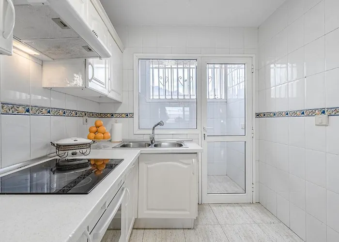 Red Large Family Apartment, Three Floors, 10 Guests Apartamento *