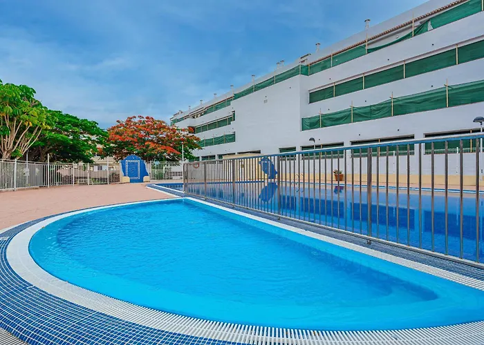 شقة Red Large Family Apartment, Three Floors, 10 Guests