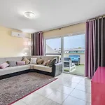 Appartement Red Large Family Apartment, Three Floors, 10 Guests