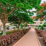 Red Large Family Apartment, Three Floors, 10 Guests Appartement