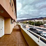 Red Large Family Apartment, Three Floors, 10 Guests