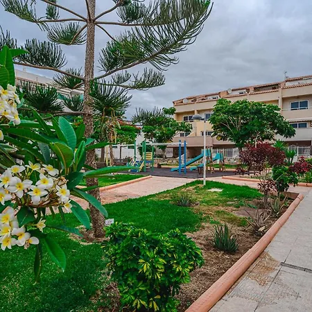 Lejlighed Red Large Family Apartment, Three Floors, 10 Guests *